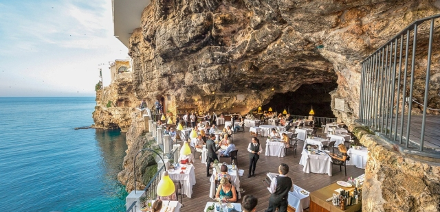 رستوران های عجیب دنیا - Grotta Palazzese