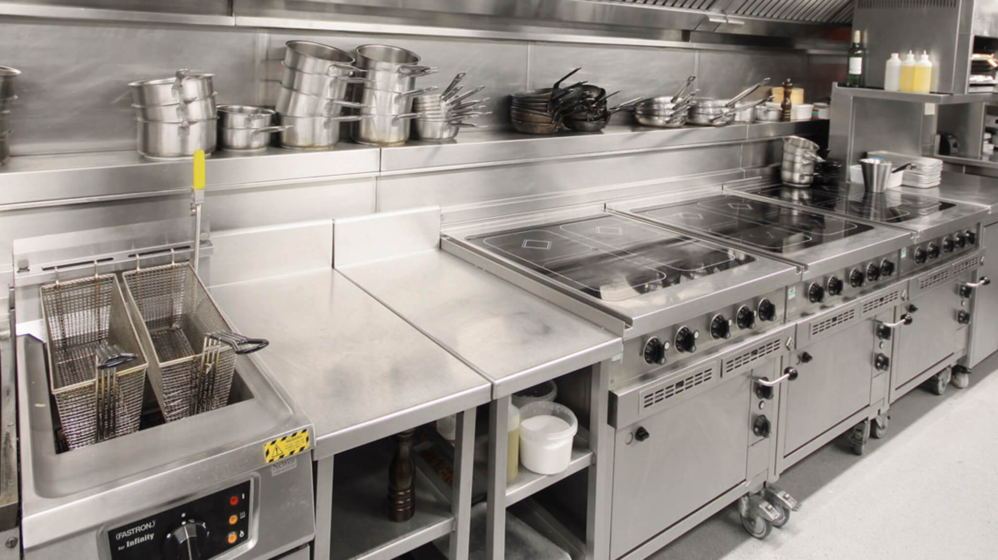 معیارهای انتخاب صحیح تجهیزات آشپزخانه صنعتی 